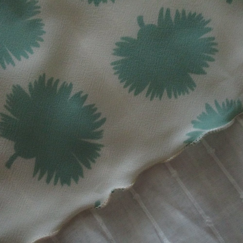 **2/12$** Ruffled edge dandelion scarf - Picture 6 of 6